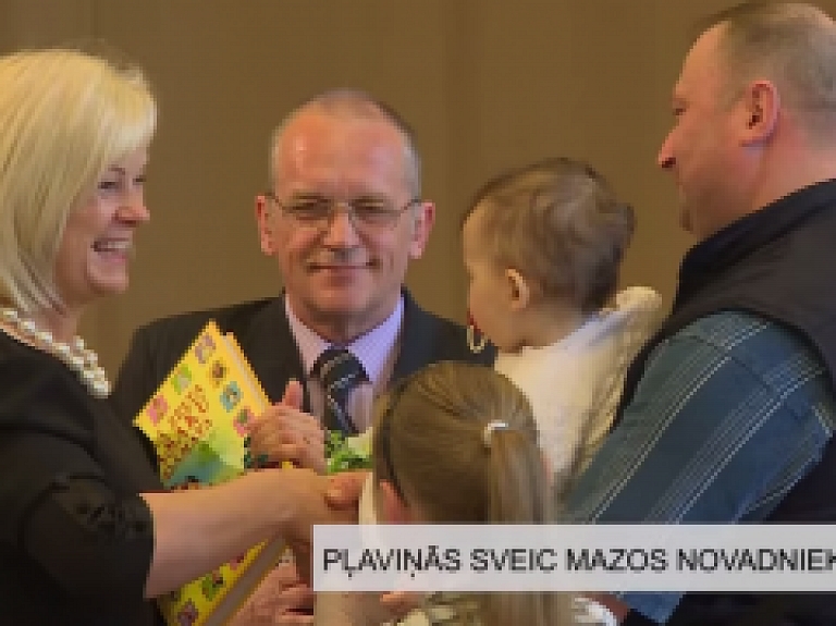 Latgales Reģionālā TV: Pļaviņās sveic mazos novadniekus