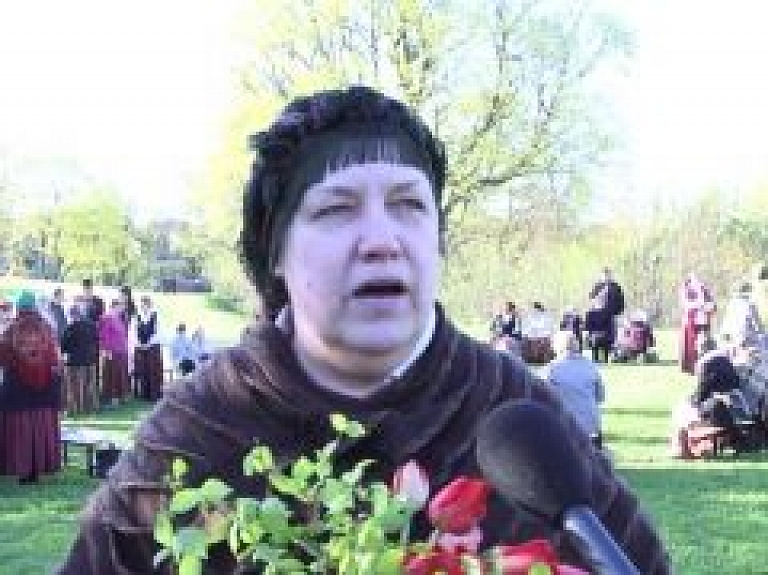 Jau 6. "Ūsiņi Talsu pilskalnā"