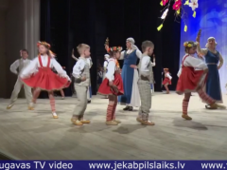 Vidusdaugavas TV: Aijas Rūlietes deju kolektīvi sveic māmiņas Mātes dienā