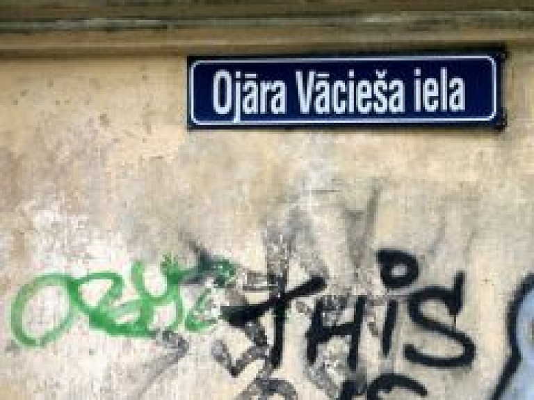 Carnikavā šogad atklās pieminekli Ojāra Vācieša piemiņai