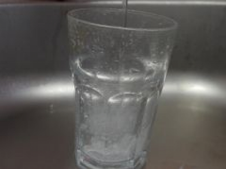 Vairākās Carnikavas ielās atslēgs ūdens padevi