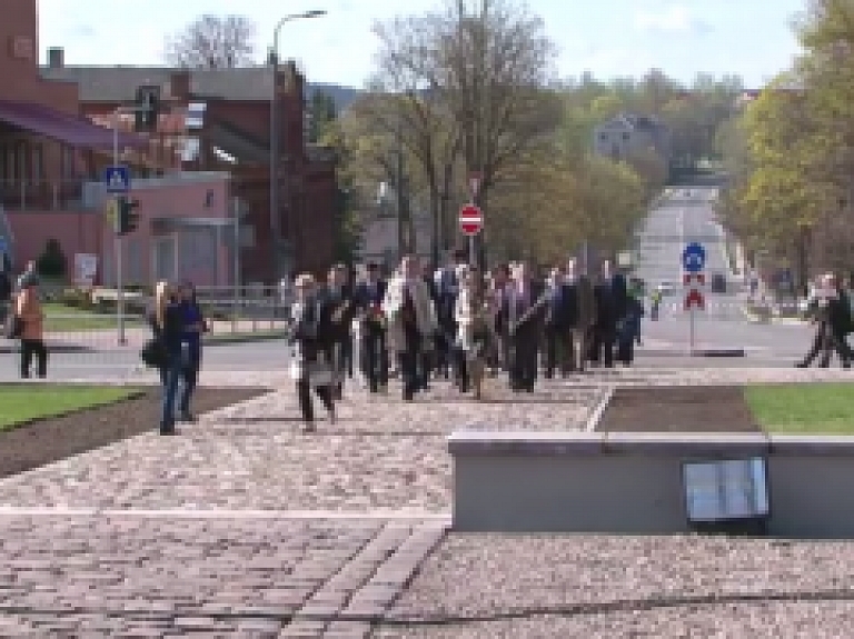 Latgales Reģionālā TV: Latgalē svin Latvijas Neatkarības atjaunošanas 25.gadadienu