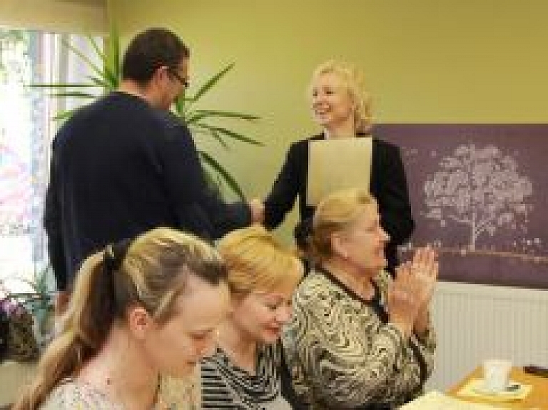 Cittautieši saņem Carnikavas domes apliecinājumu par latviešu valodas apguvi