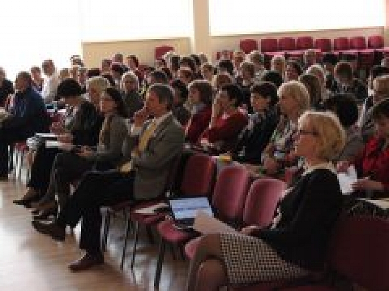 Valmieras un apkārtnes skolām neskaidrības par pedagogu algām