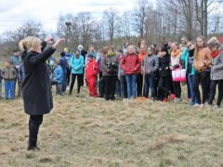 "Mācītājmuižā" ieskandināti dziesmu un deju svētki