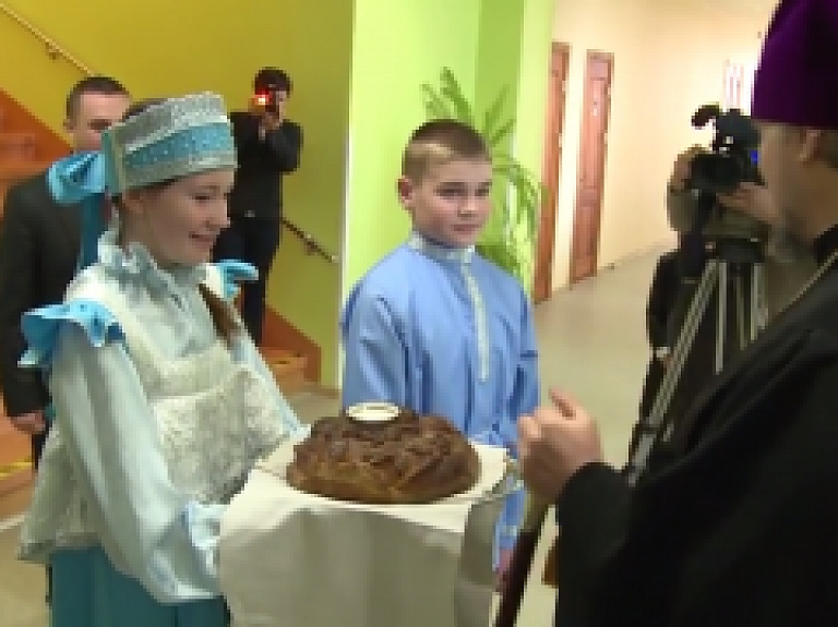 Latgales Reģionālā TV: Biķernieku pamatskolai tiek dāvināta datortehnika