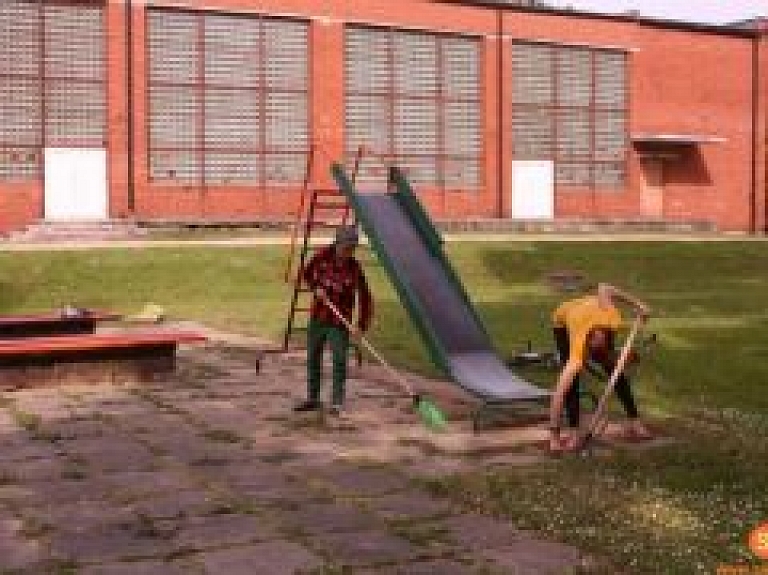 Turpinās pieteikšanās darbam vasaras brīvlaikā