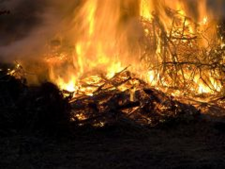 Krustpils novadā deguši 30 000 kvadrātmetru meža jaunaudzes un kūlas