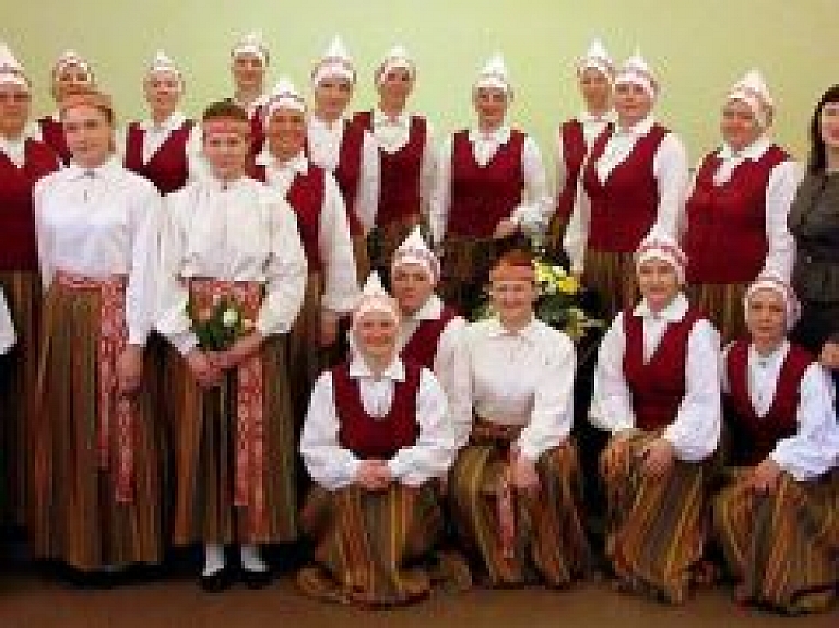 "Dzelvērtei" panākumi skatē