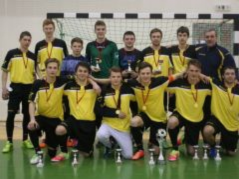 Noskaidroti Madonas novada atklātā čempionāta telpu futbolā uzvarētāji