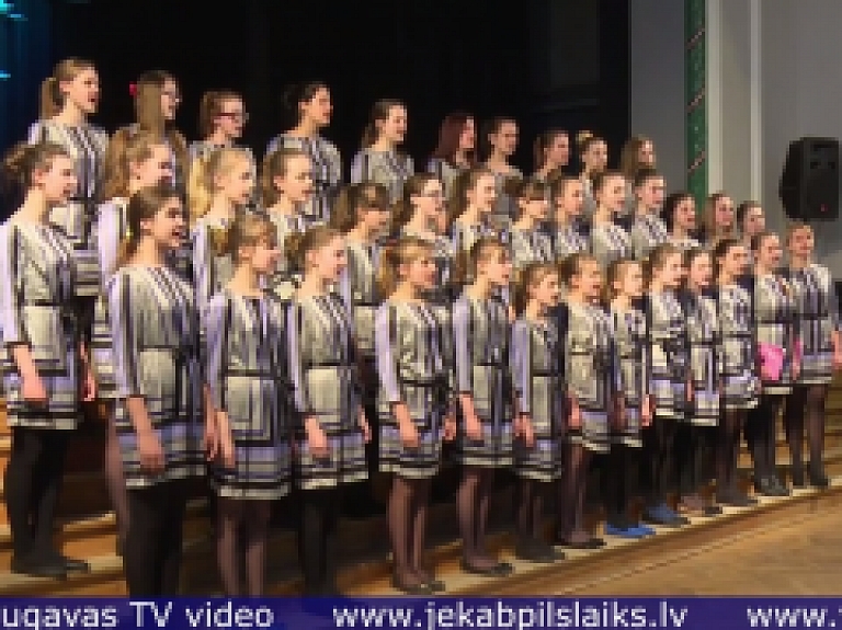 Vidusdaugavas TV: Jēkabpilī noritējusi Latvijas skolu jaunatnes dziesmu un deju svētku koru konkursa pirmā kārta