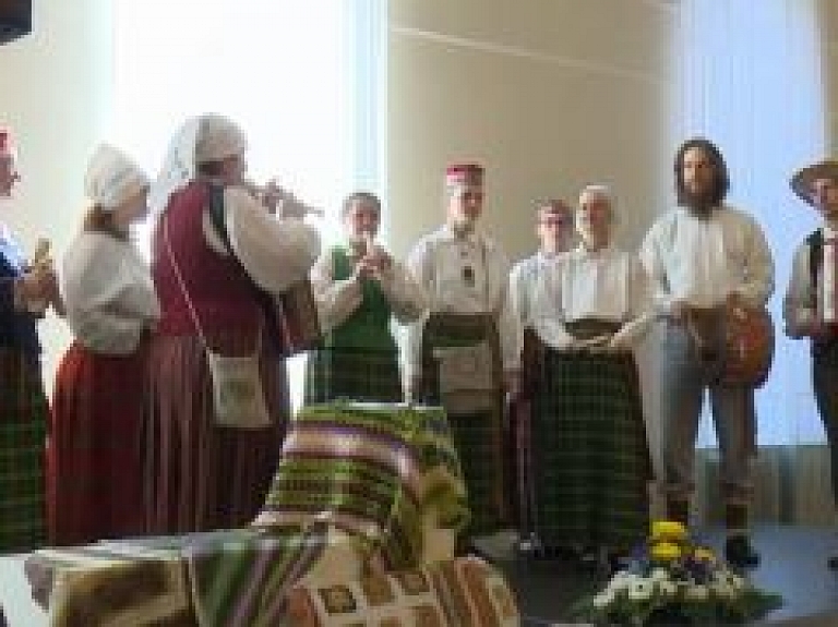 Vidusdaugavas TV: Jēkabpilī popularizē roku darbu pasākumā "Rakstu svētki"