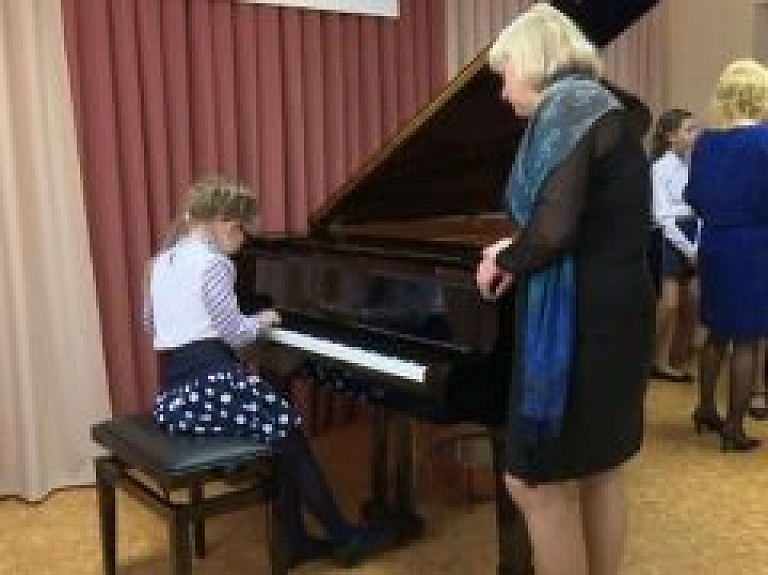 Vidusdaugavas TV: Jēkaba Graubiņa jauno pianistu konkursā Līvānos piedalās rekordliels skolēnu skaits