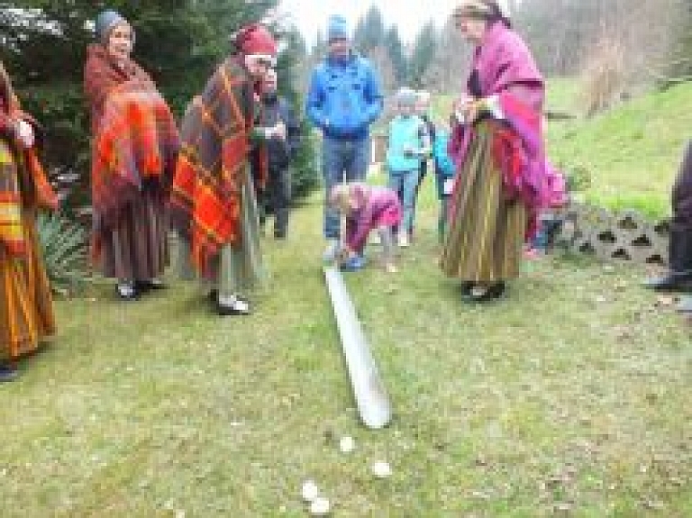Folkloras kopa "Medainis" Lieldienas svinēja Vācijā