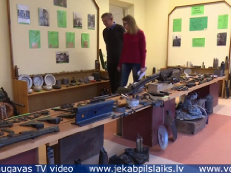 Vidusdaugavas TV: Guntis Ozoliņš sakrājis vērienīgu I un II pasaules kara priekšmetu kolekciju