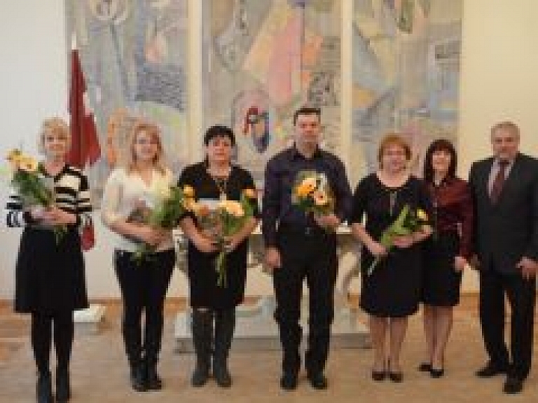 Svinīgo solījumu par uzticību Latvijas Republikai nodod četri pilsonības pretendenti