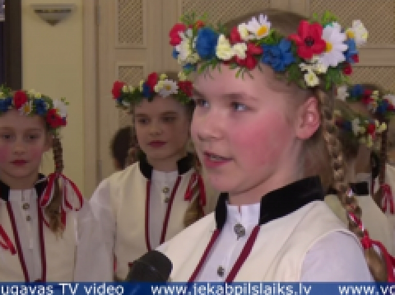 Vidusdaugavas TV: Jēkabpilī norit skolu jaunatnes dziesmu un deju svētku skolu tautas deju kolektīvu atlases skate