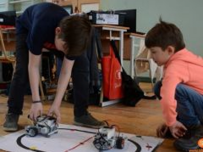 Siguldā ar labiem panākumiem aizvadītās Lego robotikas sacensības