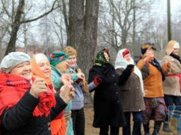 Puteņu ballē kalngalieši atvadās no ziemas