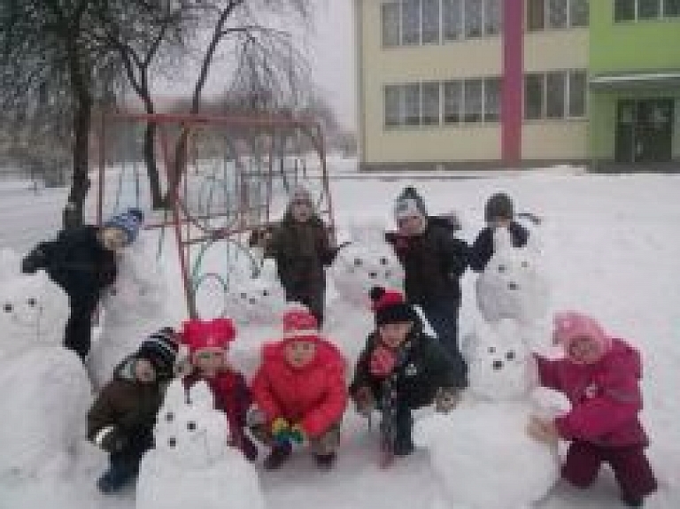 PII "Pīlādzītis" audzēkņi startēja sniega skulptūru foto konkursā