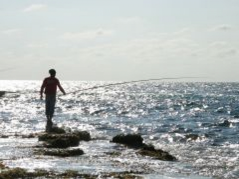 Nodibina biedrību "Carnikavas makšķerēšanas skola"