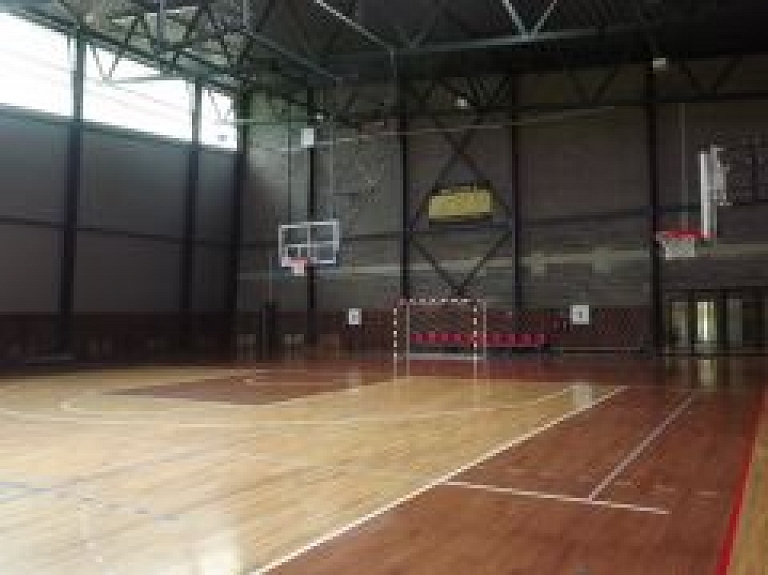 Kārķu sporta namā notiks ceļojošā kausa izcīņa tautas bumbā