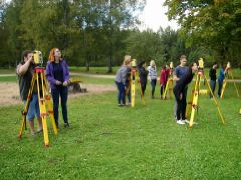 LLU aicina skolēnus uz Jauno zemes ierīkotāju un mērnieku skolu