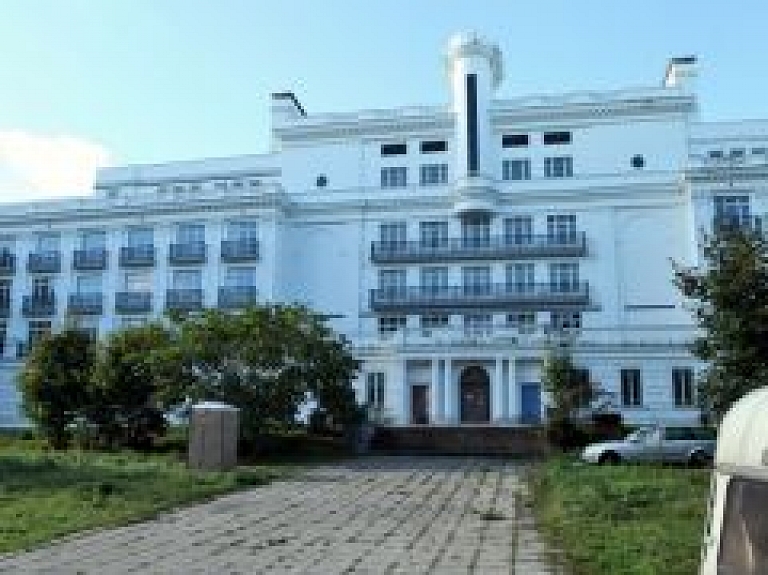 Jūrmalas pašvaldība nepārbaudīs Ķemeru sanatorijas pircēja "attiecības ar likumu"