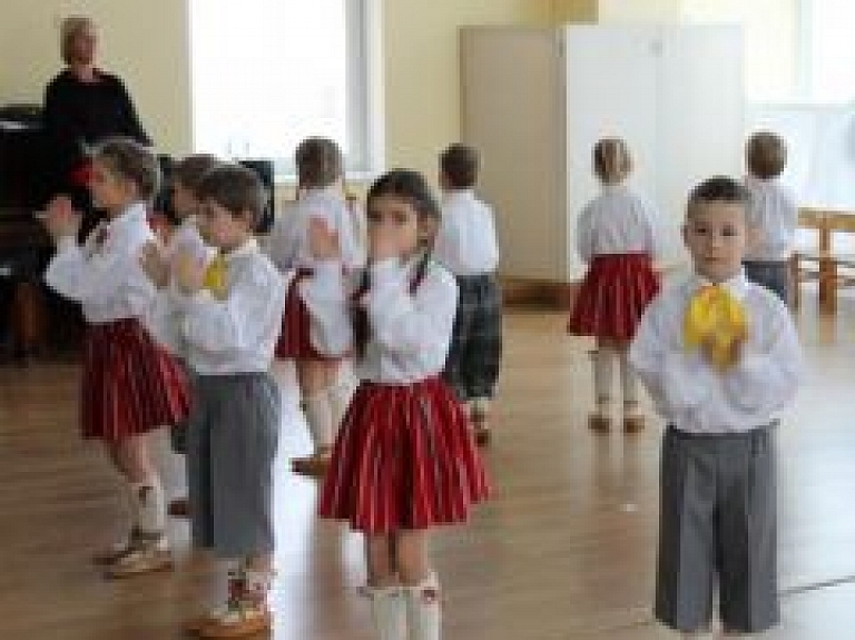 Piešķir finansējumu bērnu un jauniešu kolektīvu tērpu iegādei