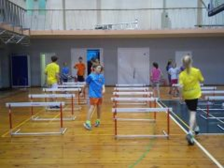 Carnikavas vieglatlētiem un nūjotājiem jauns inventārs