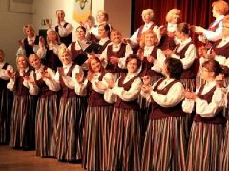 Koris "Undīne" ar nosvin 35.jubileju