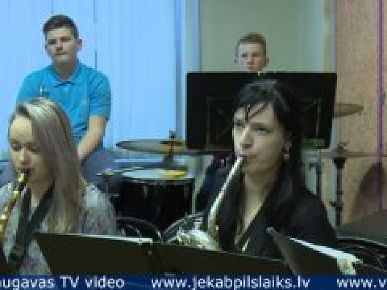 Vidusdaugavas TV: "Vitamīns" un tā vadītājs - jubilāru godā
