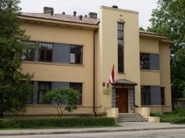 Izsaka rājienu tiesnesim, kurš attaisnoja iereibušo šoferi