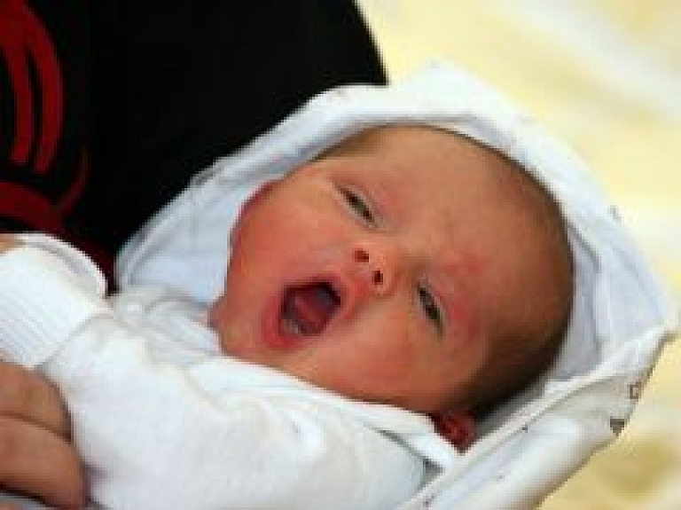 Carnikavas novada dome piešķir finansējumu arī aukles algošanai