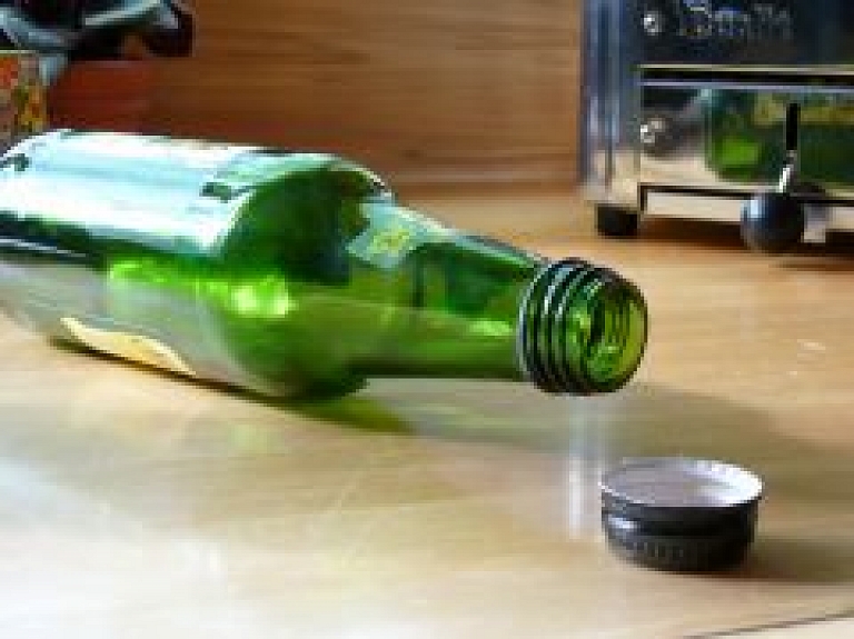 Kurzemē jaunietis saindējies ar alkoholu