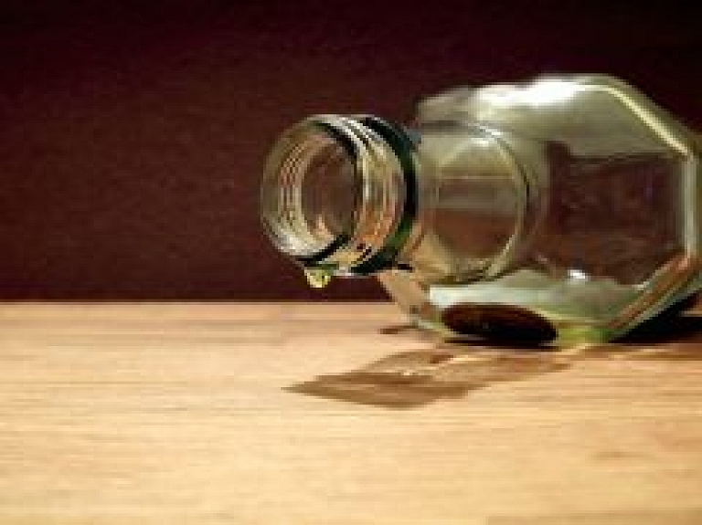 Kurzemē ar alkohola saindēšanos slimnīcā nogādāti divi pusaudži