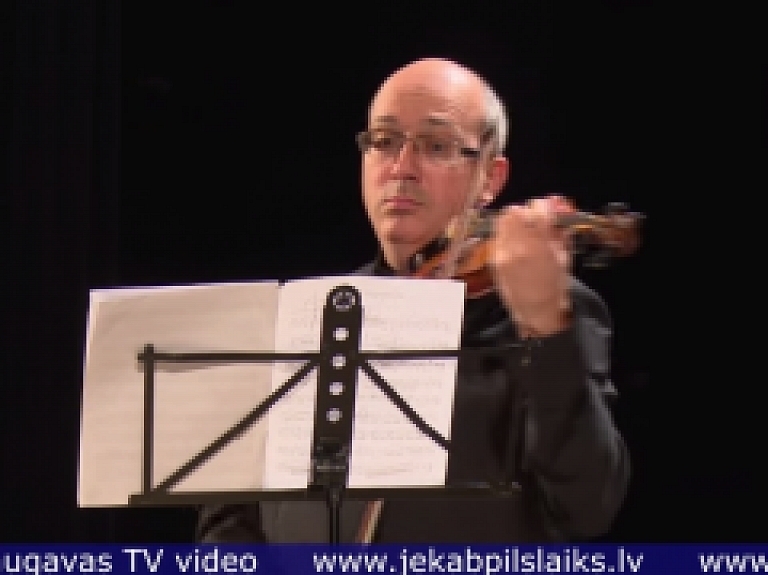 Vidusdaugavas TV: Jēkabpilī muzicē "Maskavas virtuozu" 1.vijole, Aleksejs Lundins