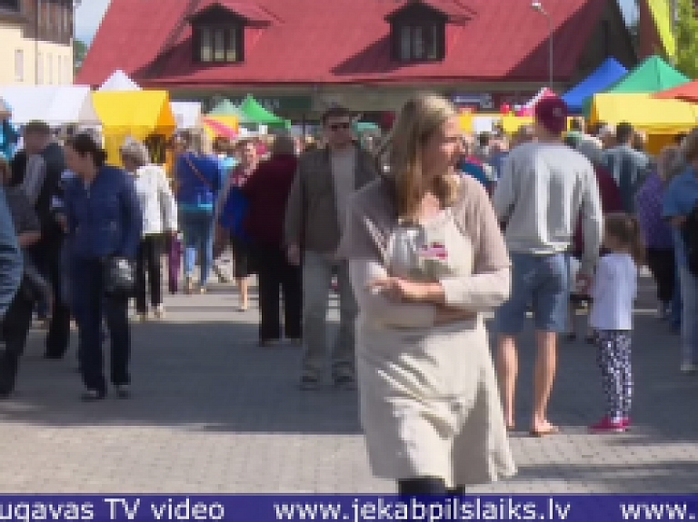 Vidusdaugavas TV: Latvijas amatnieki andelējas gadatirgū Jēkabpilī