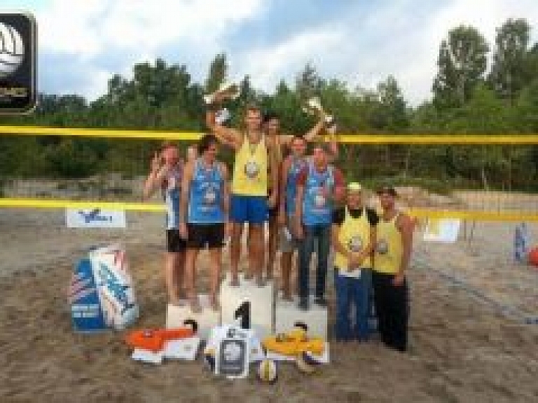 Pekmanis/Buivids uzvar Ventspils Jūras kausā pludmales volejbolā