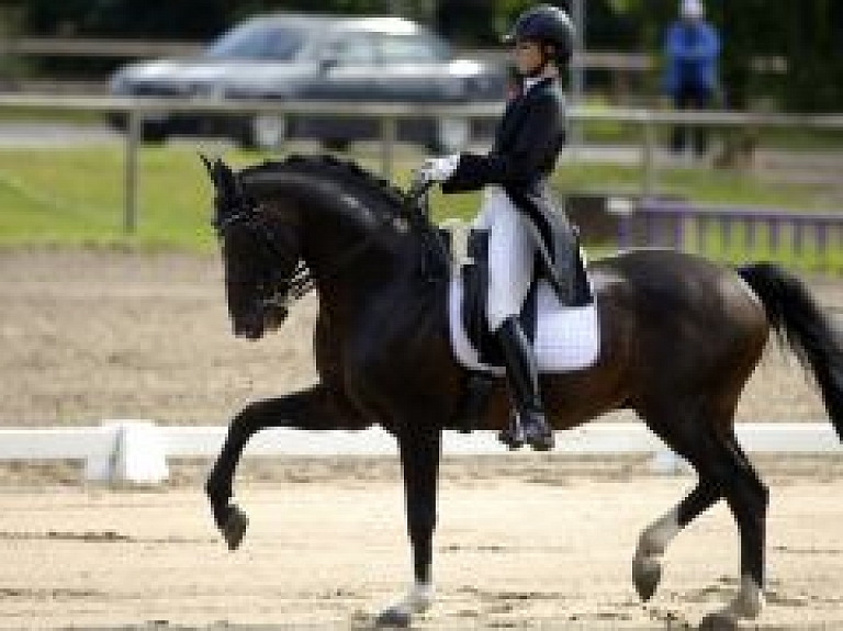 Aizvadīts Latvijas Jātnieku federācijas kausa izcīņas 4.posms iejādē