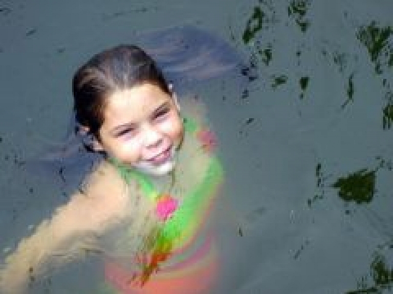 Vissiltākā temperatūra Rīgas peldvietās ir Daugavā un Bābelīša ezerā