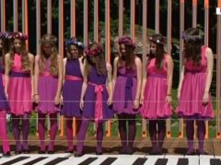 Bastejkalnā atklāj "Skaņu tiltu"