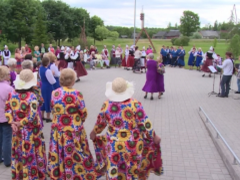 Latgales Reģionālā TV: Pirmais Sieviešu deju kopu festivāls aizrit Gaigalavā