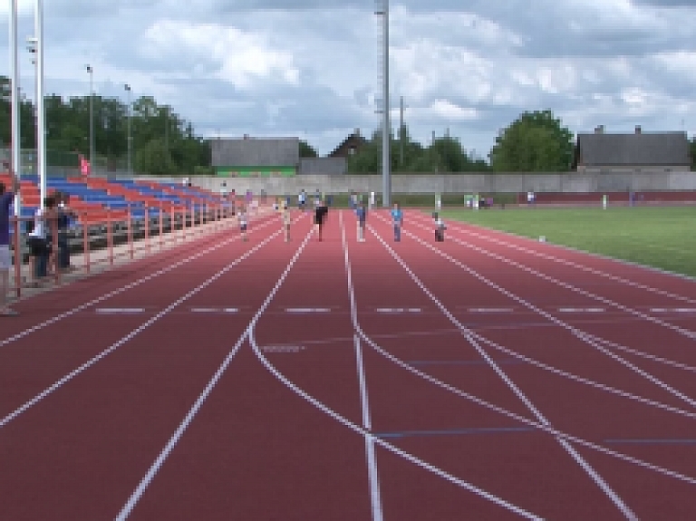 Latgales Reģionālā TV: Rēzeknes sporta stadionā izveidoti jauni skrejceļi
