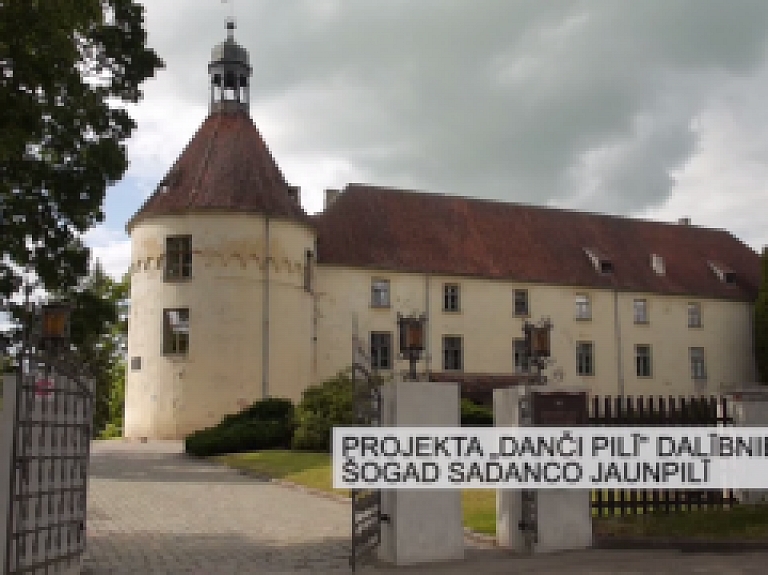 Latgales Reģionālā TV: Projekta "Danči pilī" dalībnieki šogad sadanco Jaunpilī