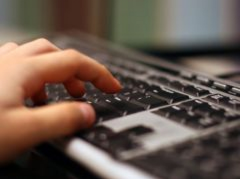 Rēzeknes seniorus aicina pieteikties datorapmācībām