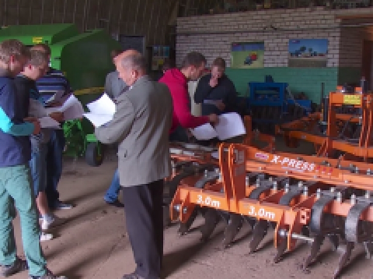 Latgales Reģionālā TV: Mācību darbu Višķu profesionālajā skolā izdodas saglabāt un turpināt