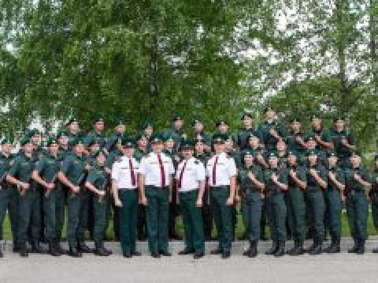 Robežsargu skolā kadeti nodod zvērestu