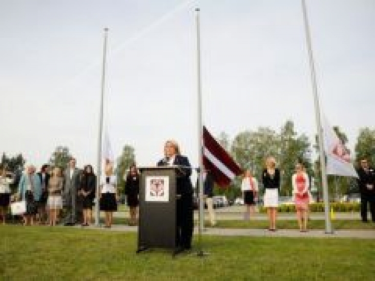 Latvijas Starptautiskā skola uzsāk jauno mācību gadu un svin 20 gadu pastāvēšanu