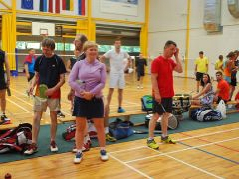 Valkā aizvadītas dubultspēles badmintonā